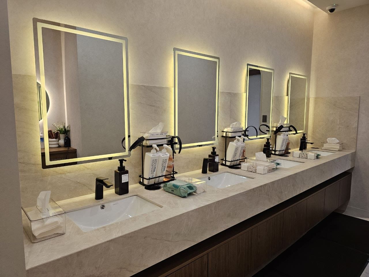 4EVER162 Clinic Hongdae, powder room