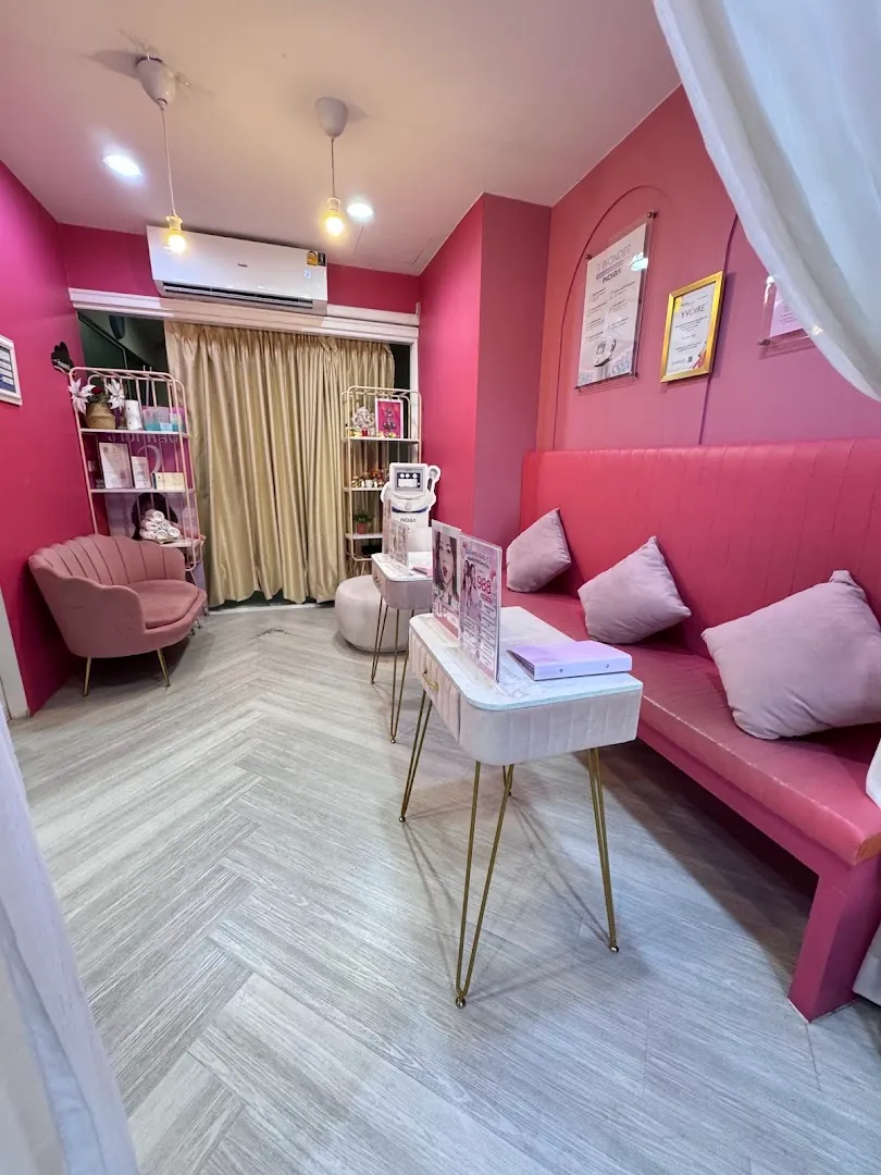 De Luna Clinic, Udom Suk