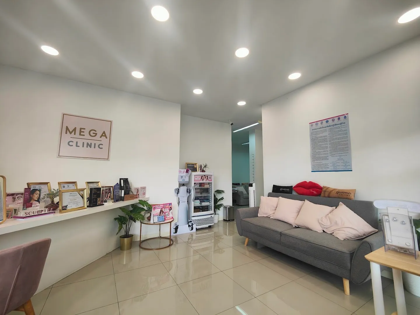 Mega Clinic, Pak Nam
