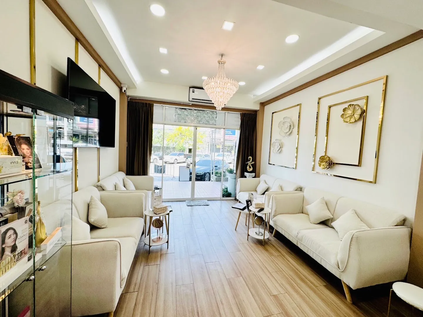 Modella Clinic, Soi Mistine Rat Phatthana