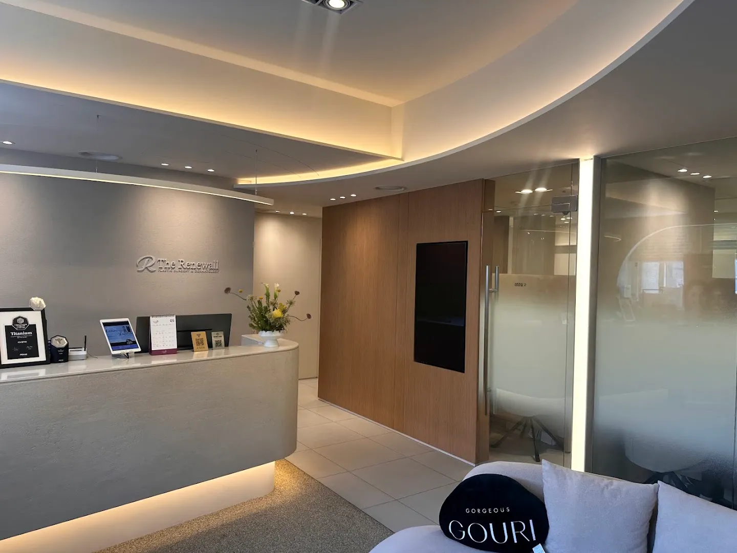 Renewall Clinic (Apgujeong)