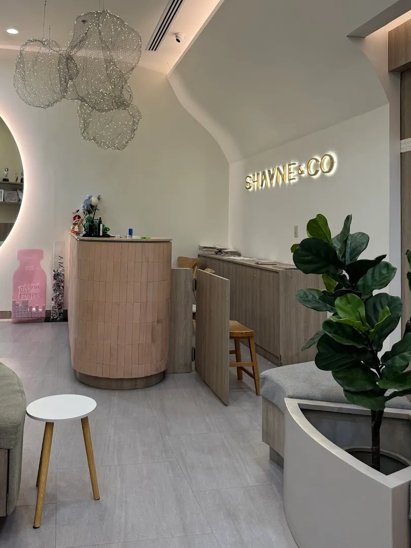 Shayne & Co. Clinic, Phloenchit