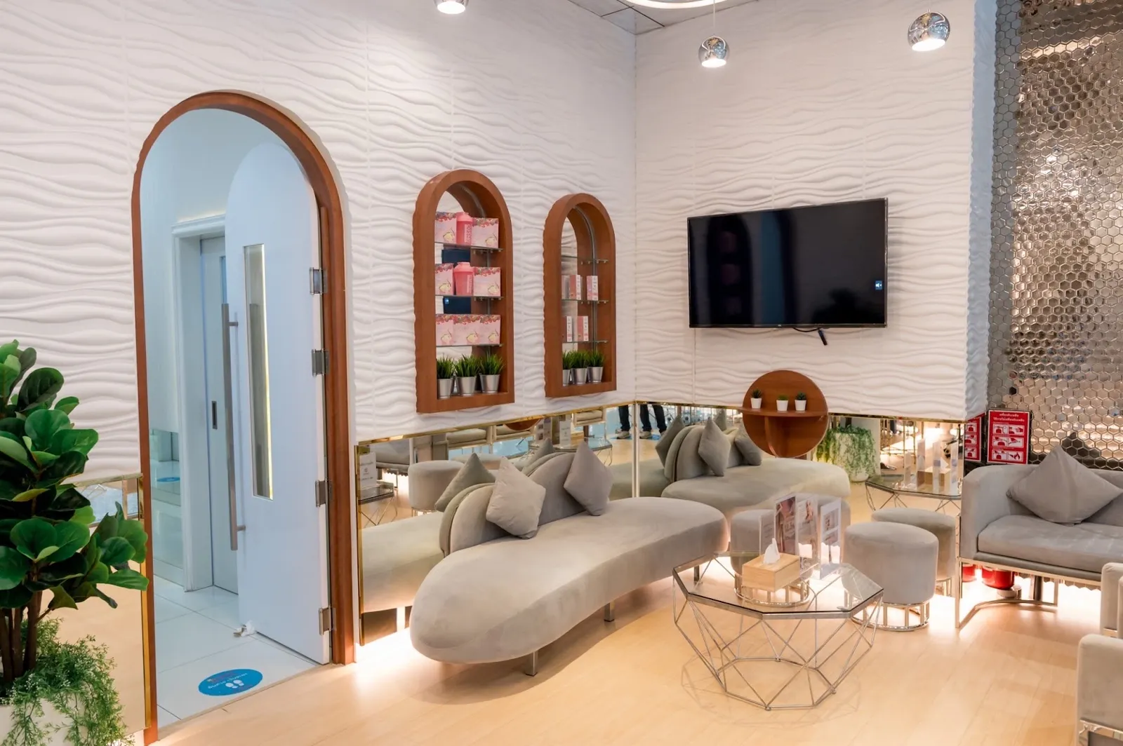 The Cosmo Clinic, Central Rama 3