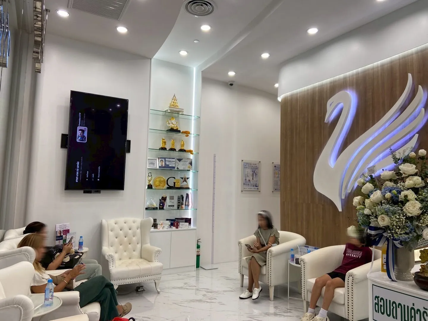 V Square Clinic, Gateway Ekkamai