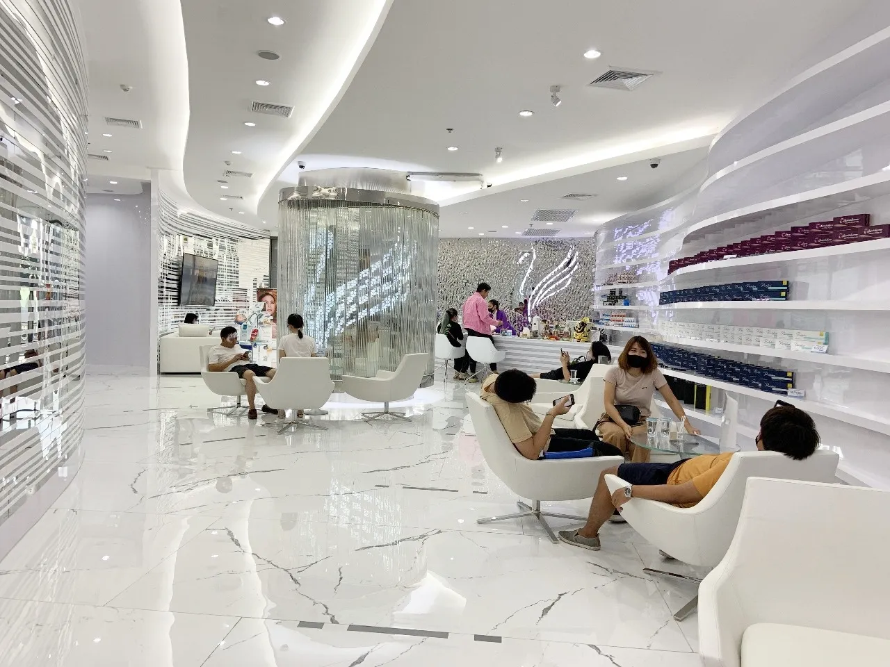 V Square Clinic, Major Ratchayothin