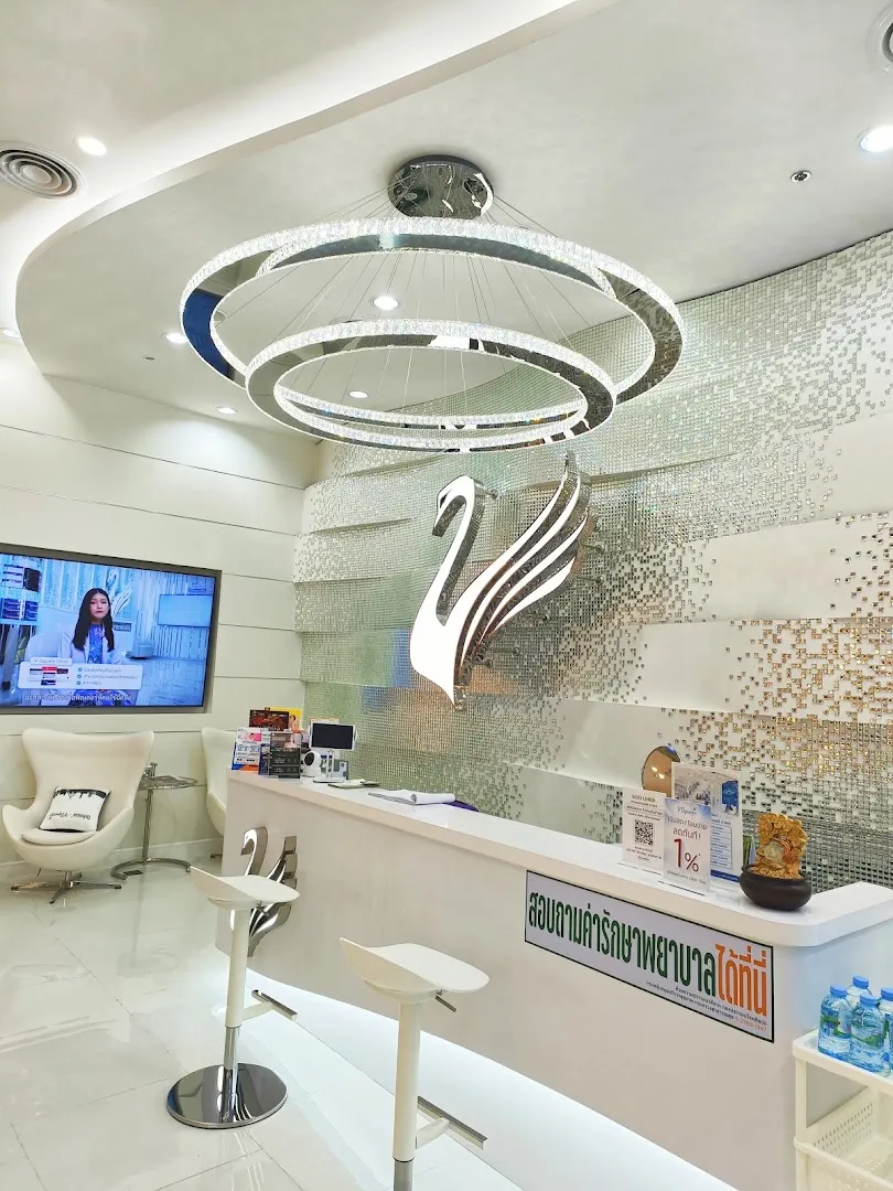 V Square Clinic, The Mall Bangkae