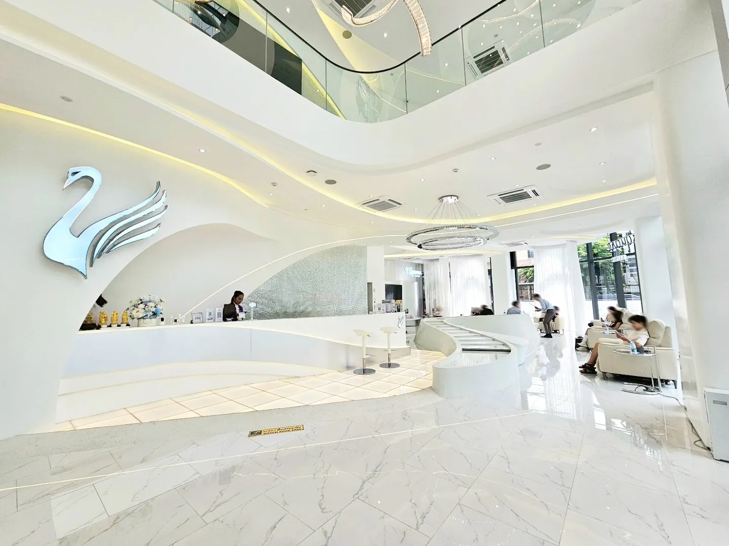 V Square Clinic, Thonglor 18