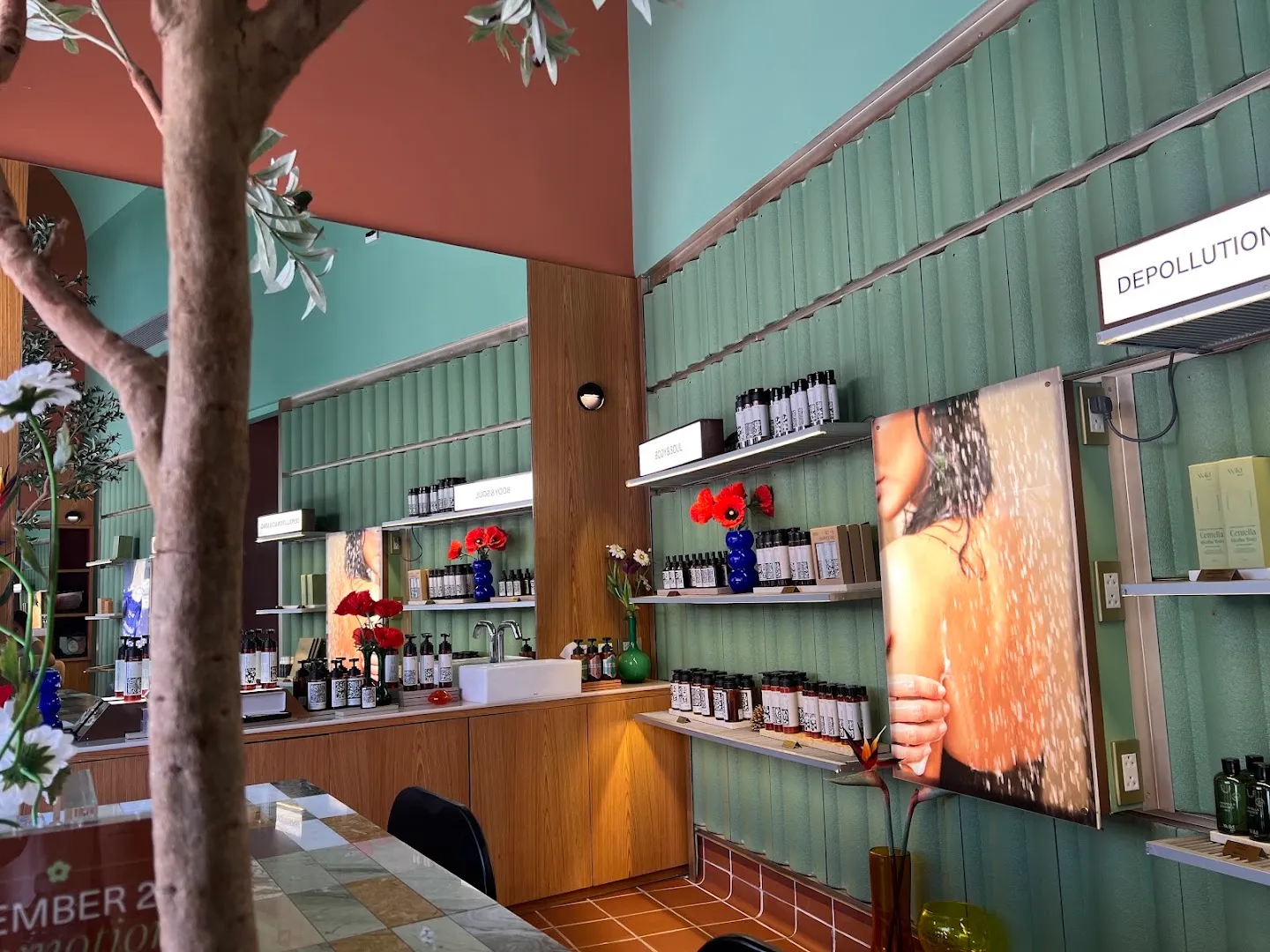 Wild Clinic and Natural Treat, The Circle Ratchaphruek